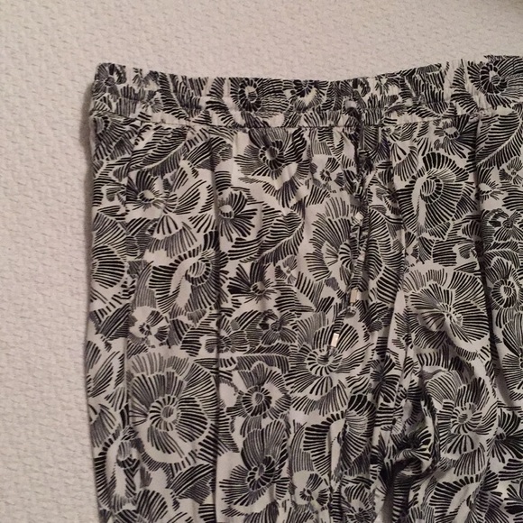Black and White printed crop pants - Picture 2 of 3